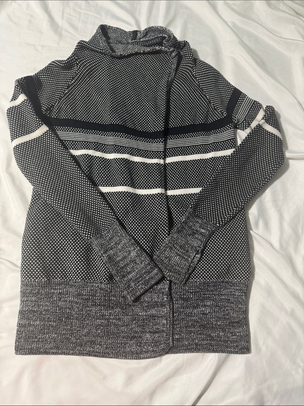 Ivivva Feeling Toasty Wrap Sweater Black Grey White Striped Size 14 Loungewear